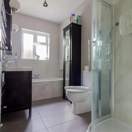 Pensionat Guestready - Tranquil Retreat In Kimmage *
